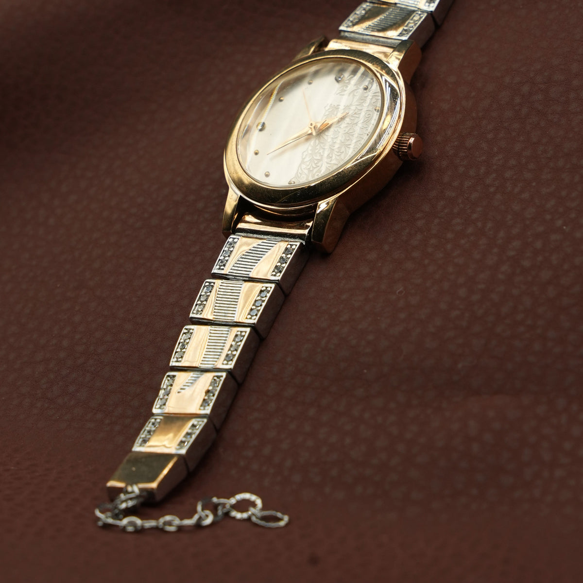 Elegant Gold Tone Floral Dial Bracelet Watch for Women