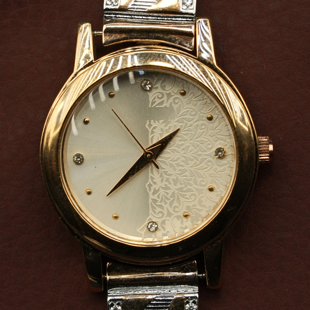 Elegant Gold Tone Floral Dial Bracelet Watch for Women