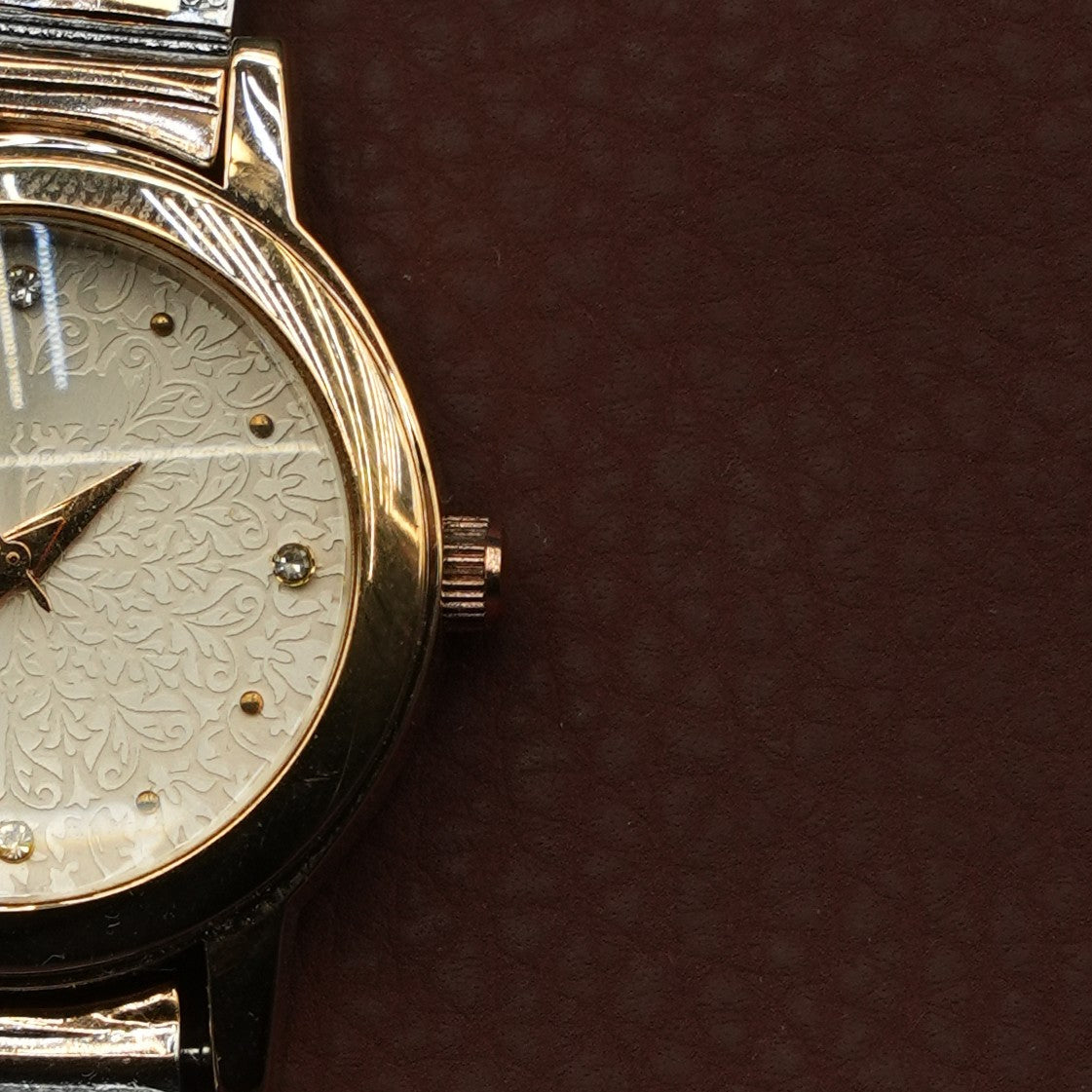 Elegant Gold Tone Floral Dial Bracelet Watch for Women